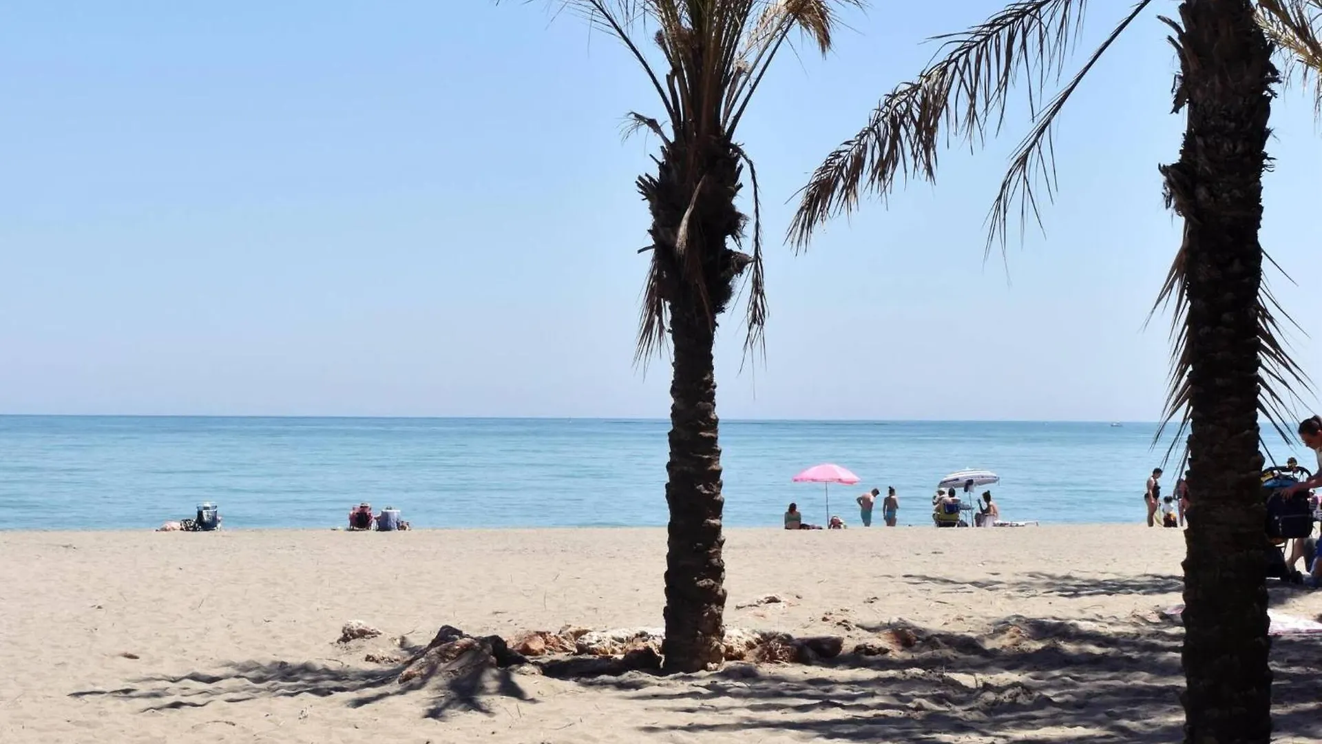 Luminoso Apartamento De 3 Dormitorios A Pie De Playa En Torremolinos Spain