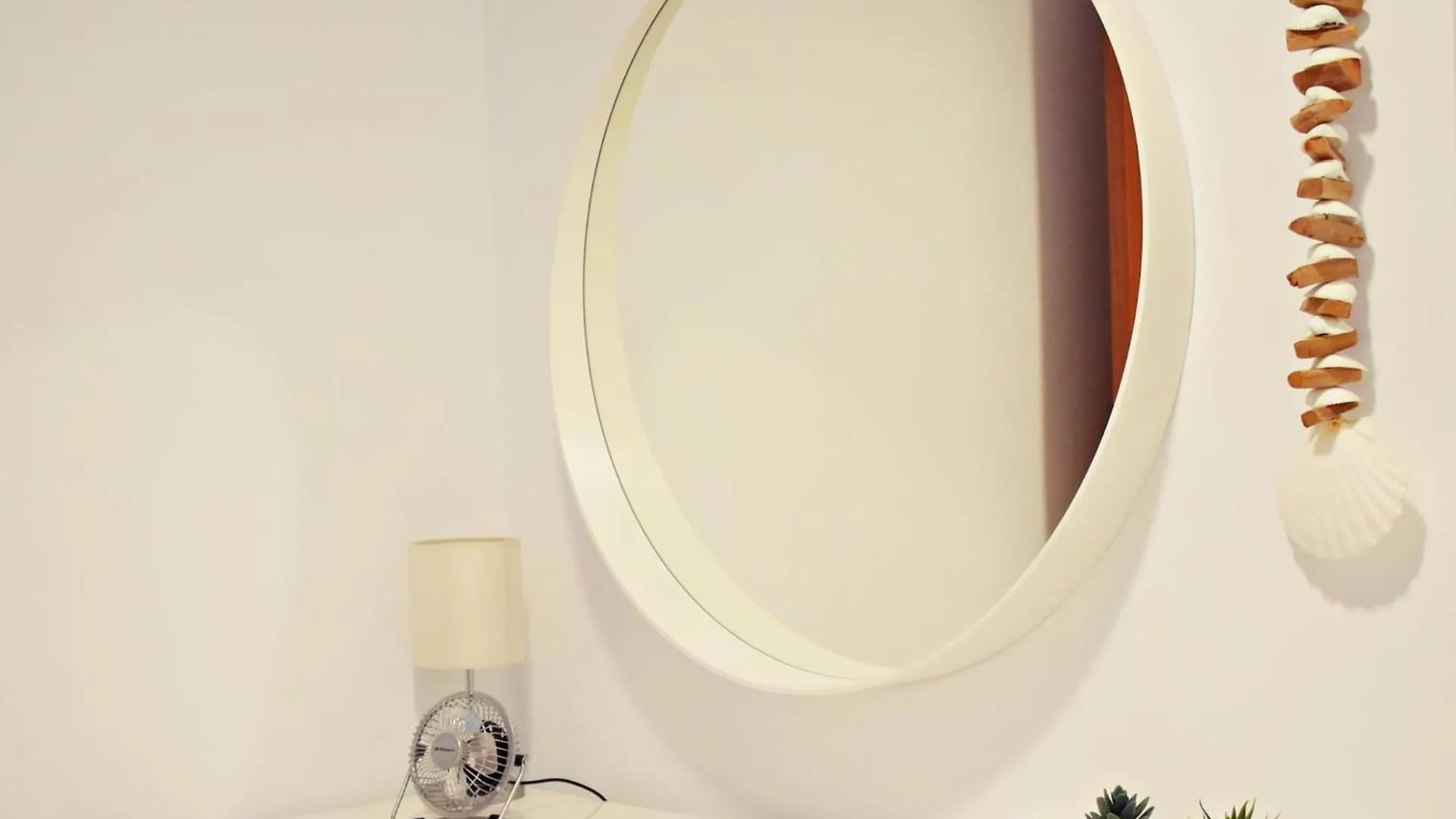 Luminoso Apartamento De 3 Dormitorios A Pie De Playa En Torremolinos Apartment