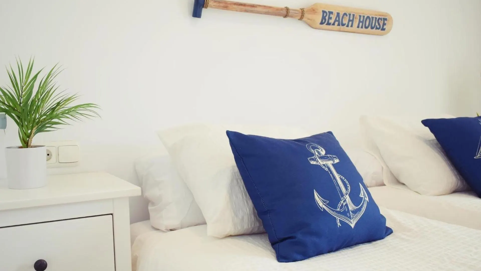Luminoso Apartamento De 3 Dormitorios A Pie De Playa En Torremolinos