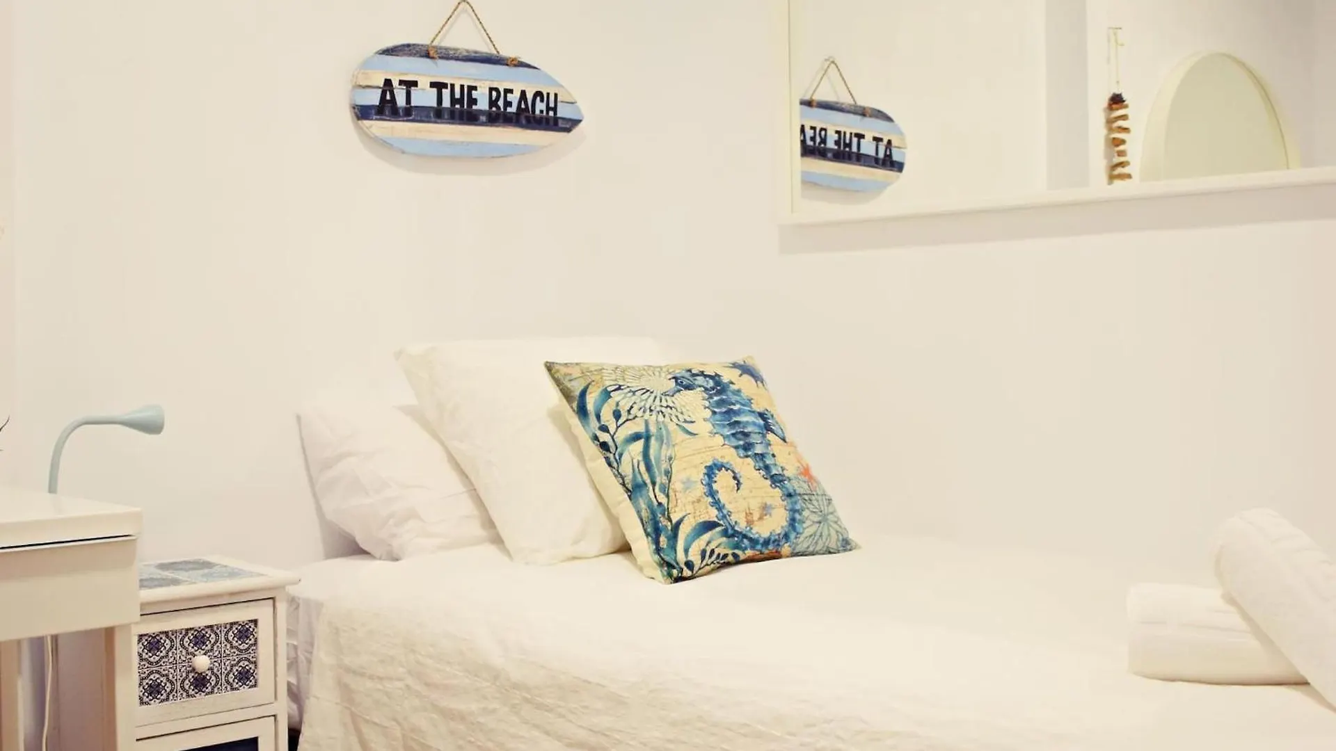Luminoso Apartamento De 3 Dormitorios A Pie De Playa En Torremolinos
