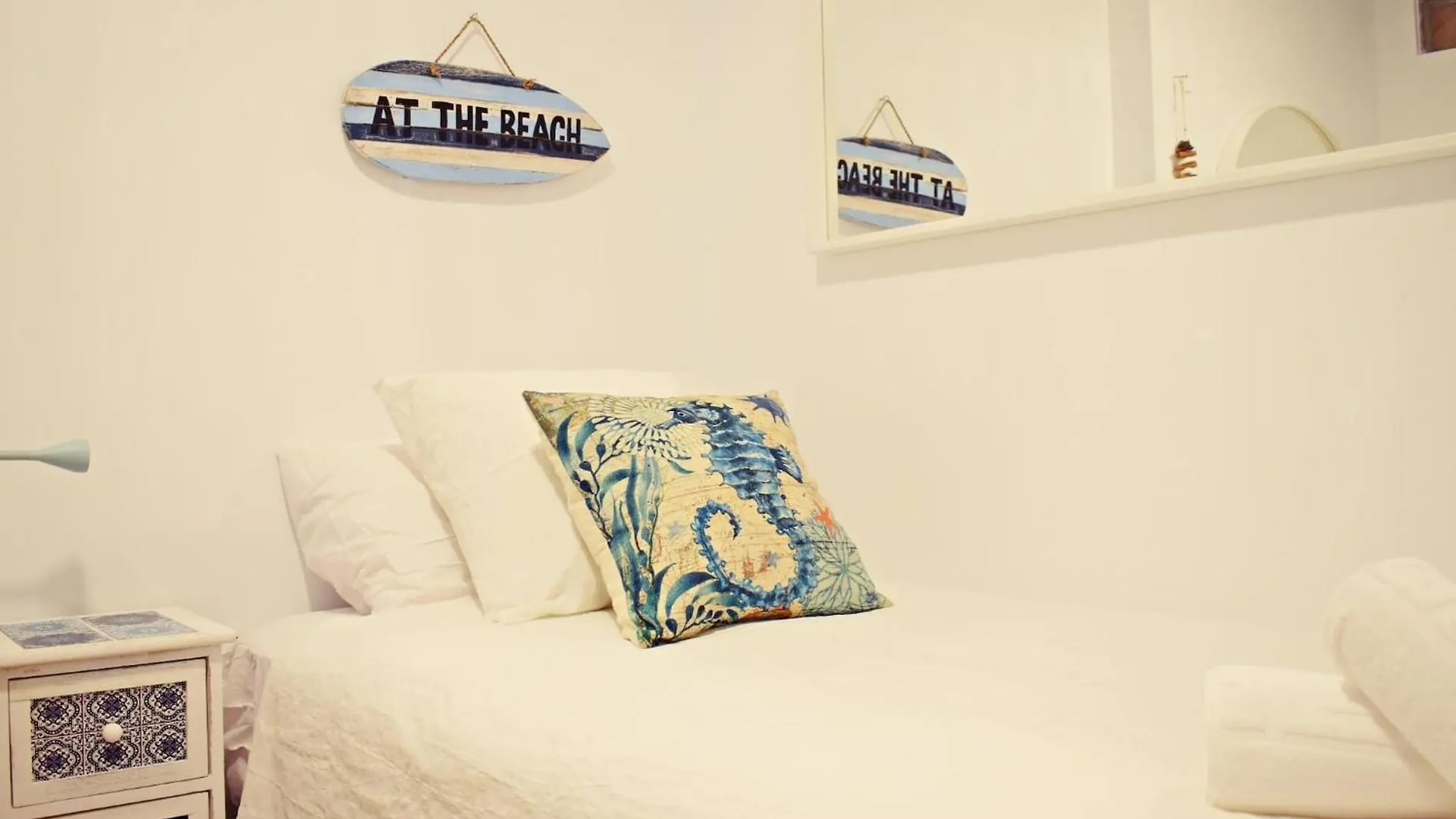 Luminoso Apartamento De 3 Dormitorios A Pie De Playa En Torremolinos