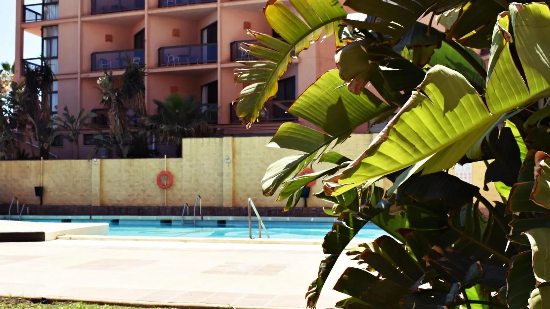 Luminoso Apartamento De 3 Dormitorios A Pie De Playa En Torremolinos Apartment