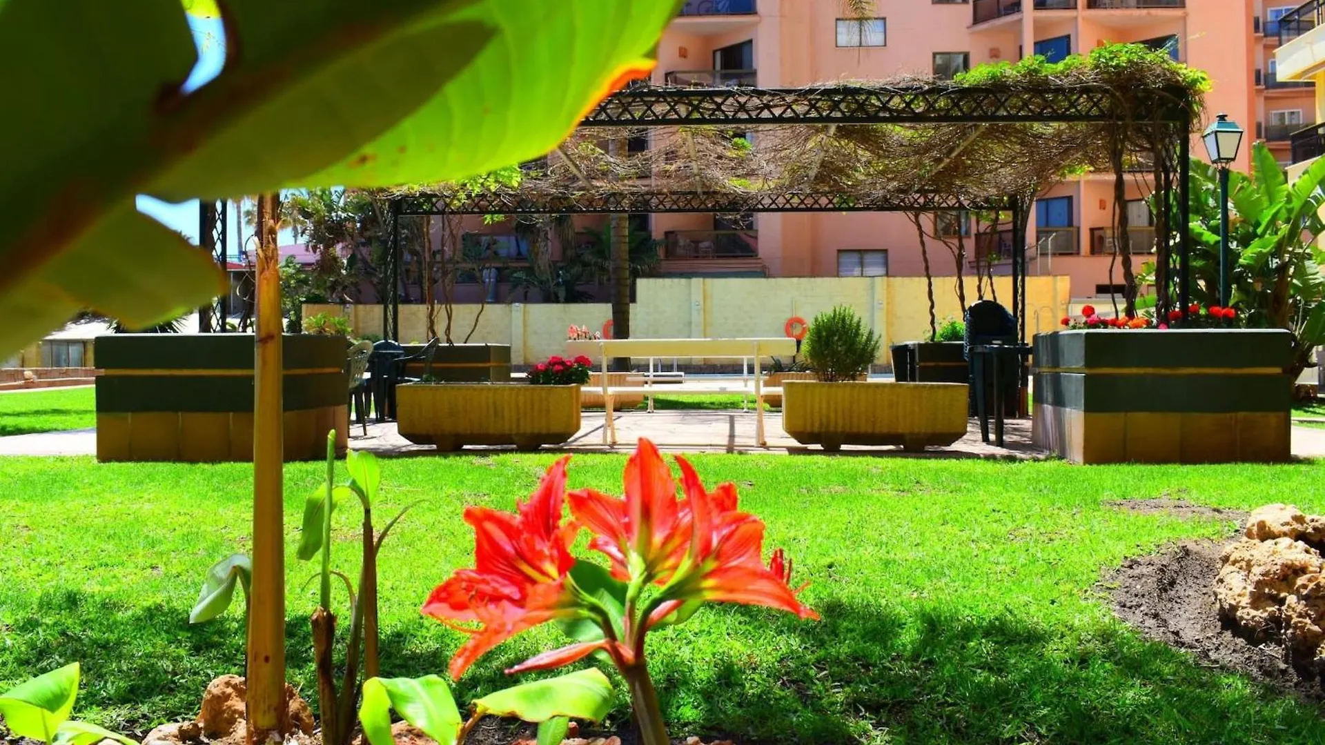 Luminoso Apartamento De 3 Dormitorios A Pie De Playa En Torremolinos Apartment